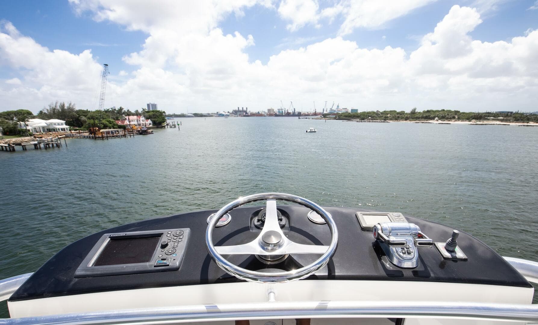 2010 Viking 82 Convertible — photo 34