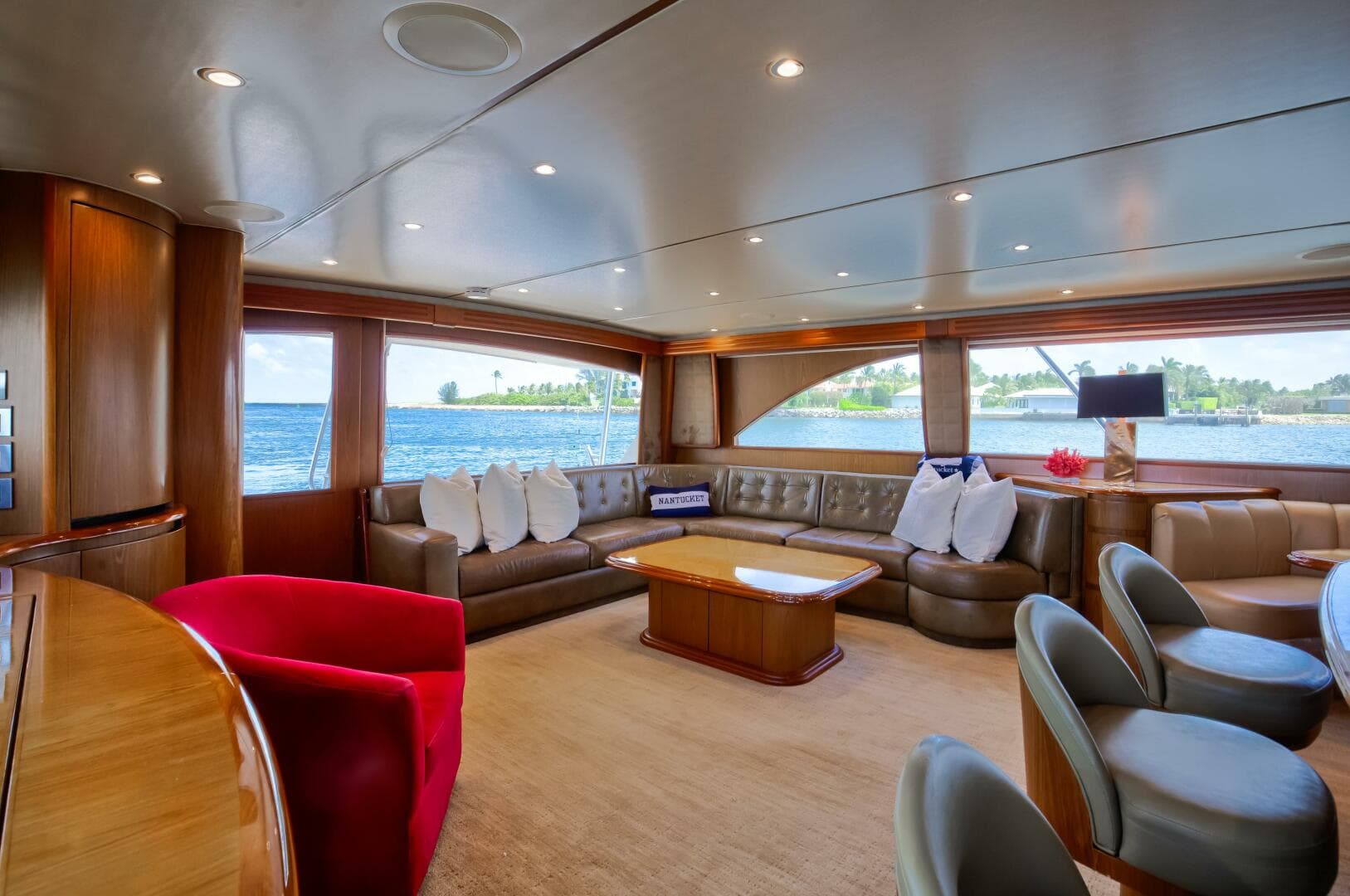 2010 Viking 82 Convertible — photo 2