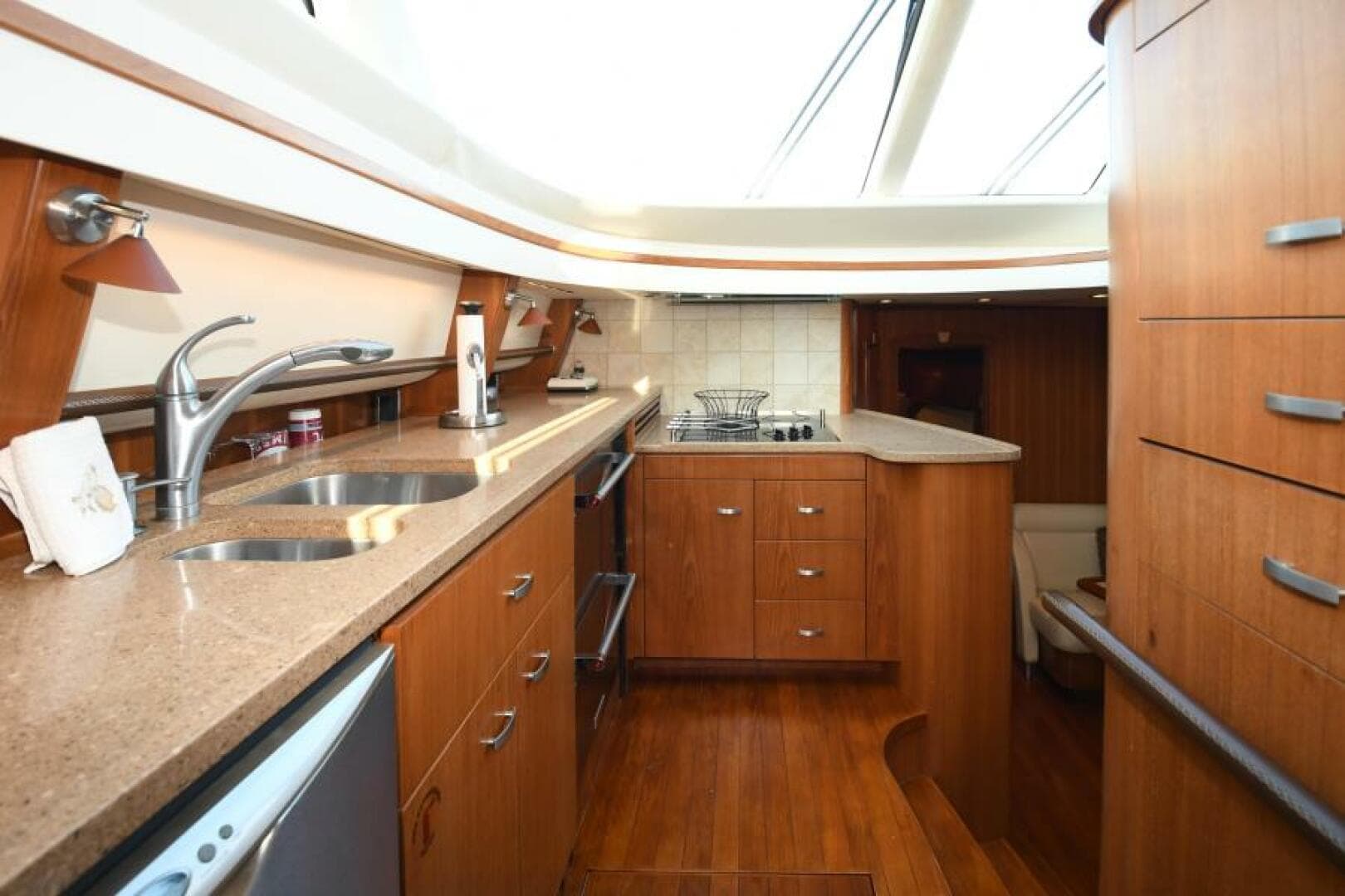 2008 Tiara Yachts 5800 Sovran — photo 9