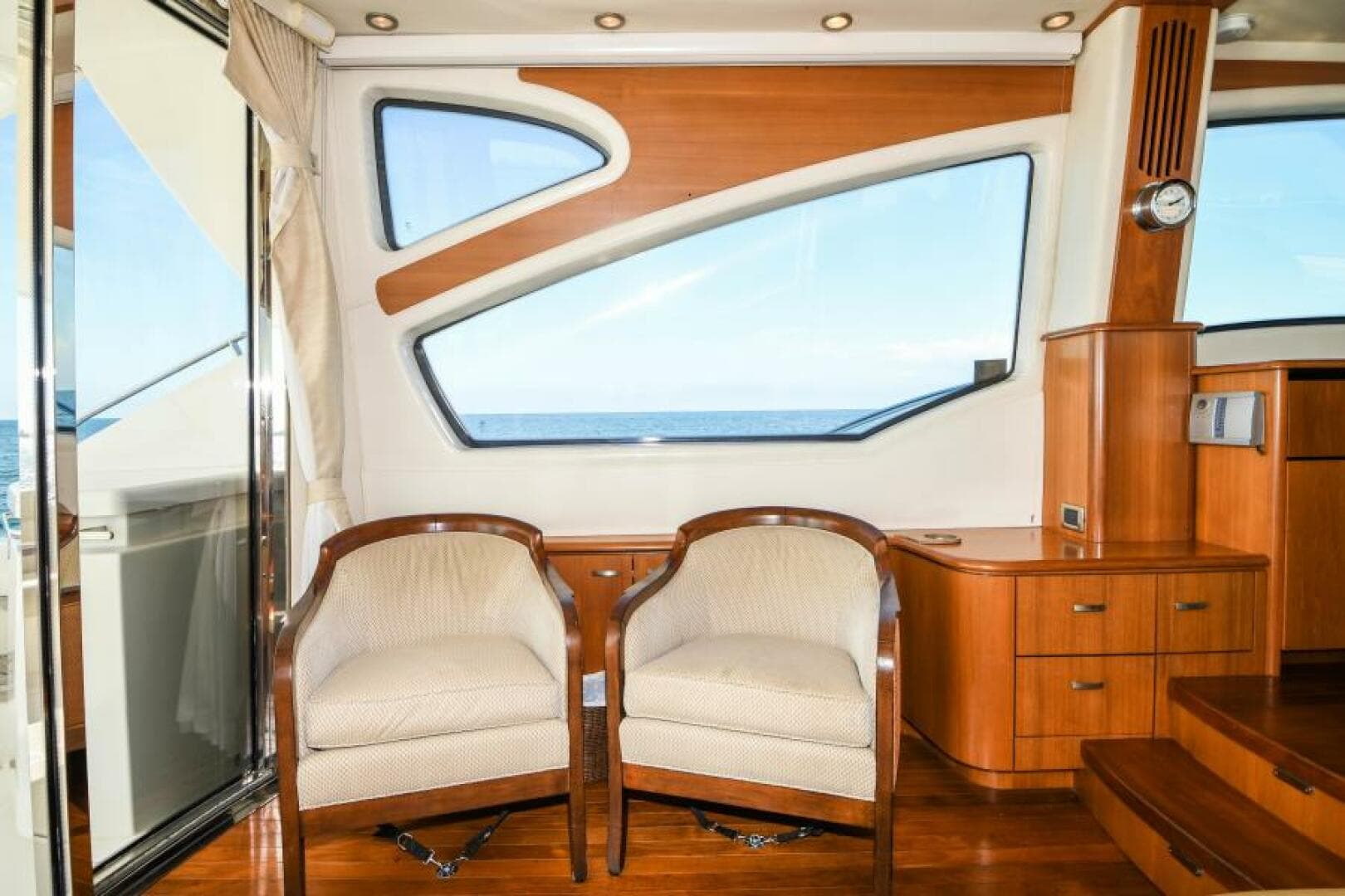 2008 Tiara Yachts 5800 Sovran — photo 6