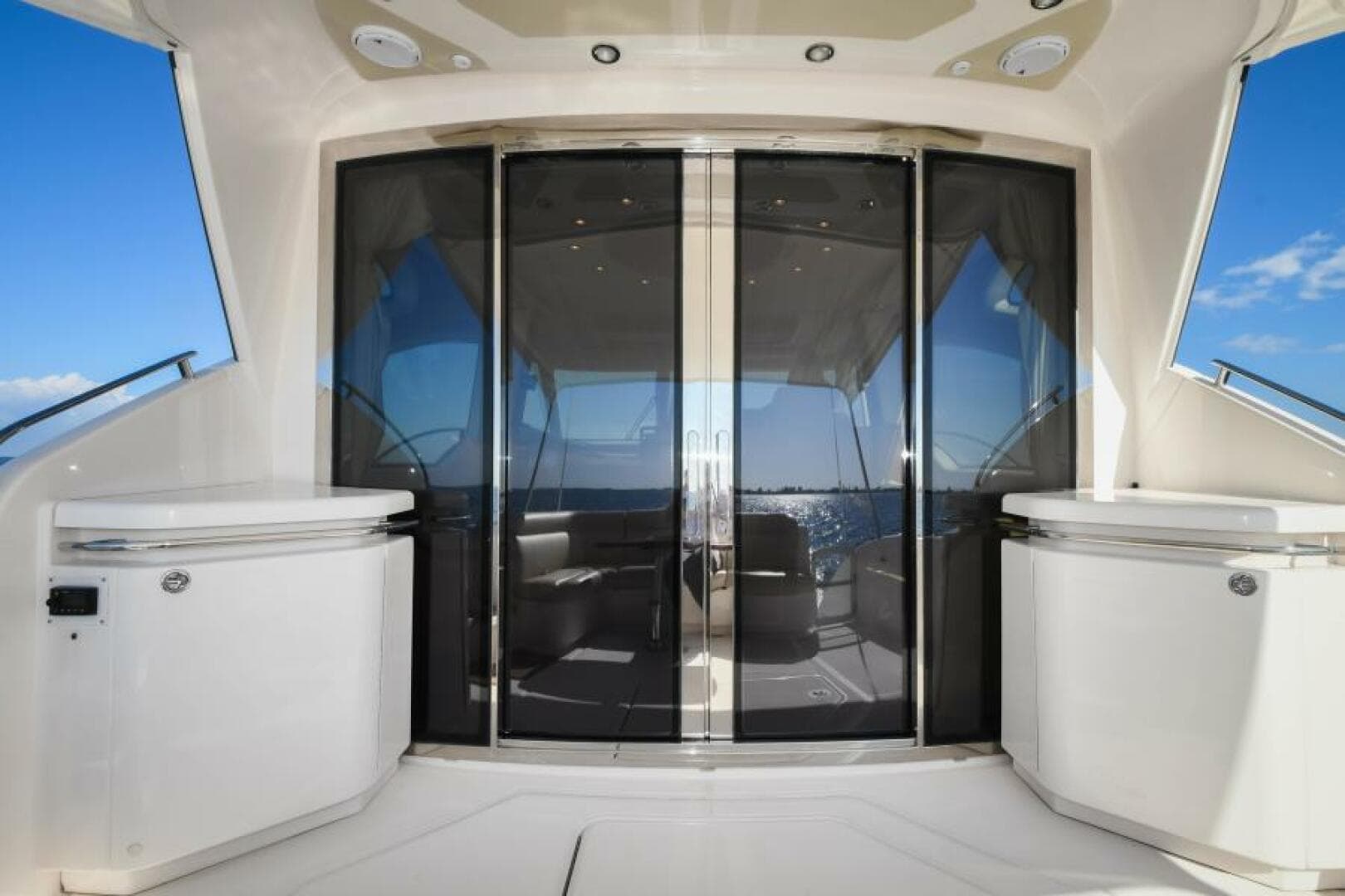 2008 Tiara Yachts 5800 Sovran — photo 2