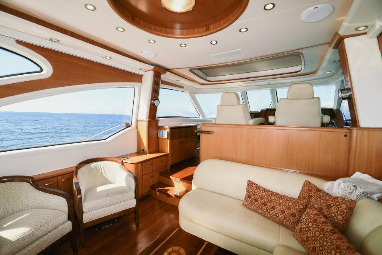 2008 Tiara Yachts 5800 Sovran — photo 5