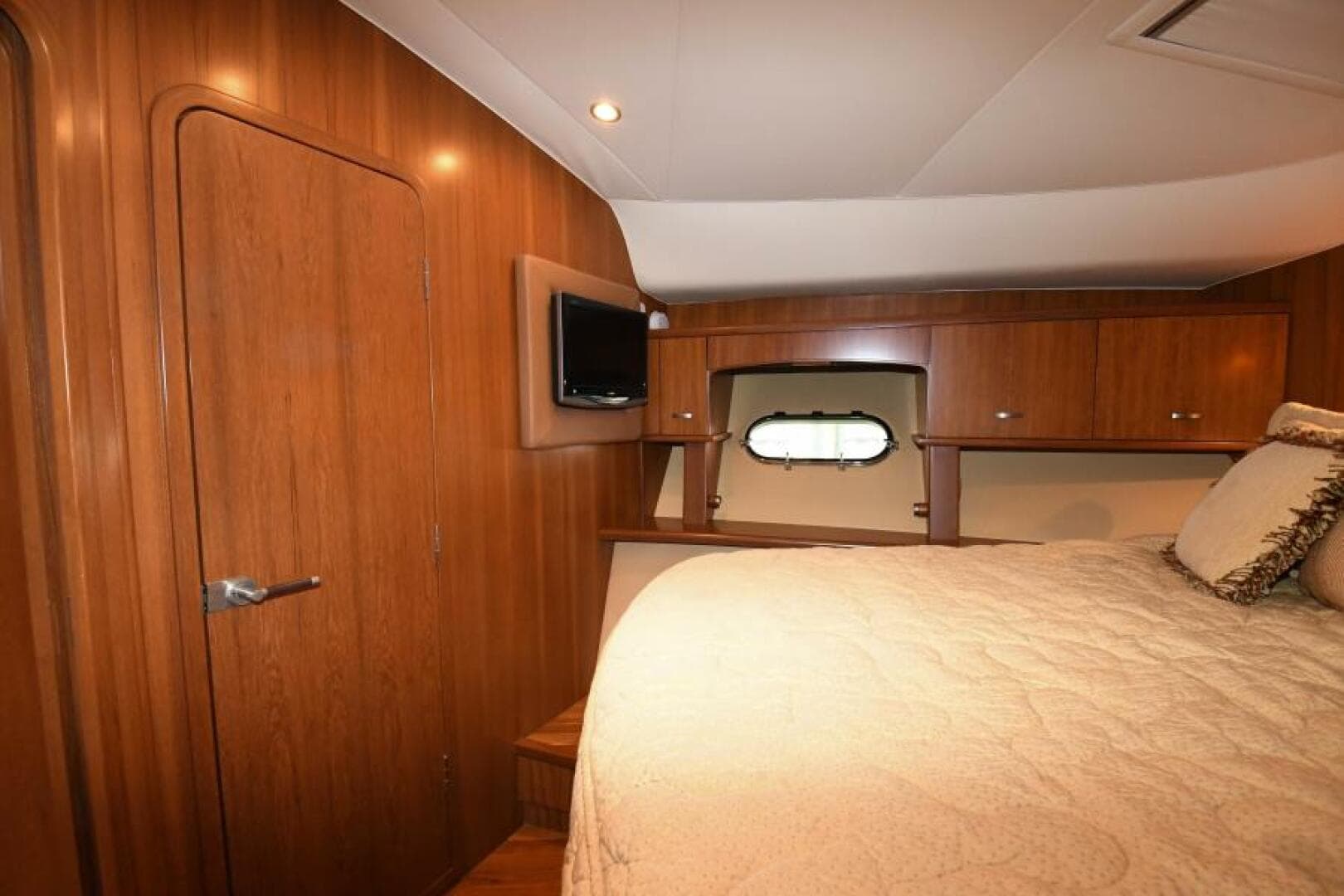 2008 Tiara Yachts 5800 Sovran — photo 15