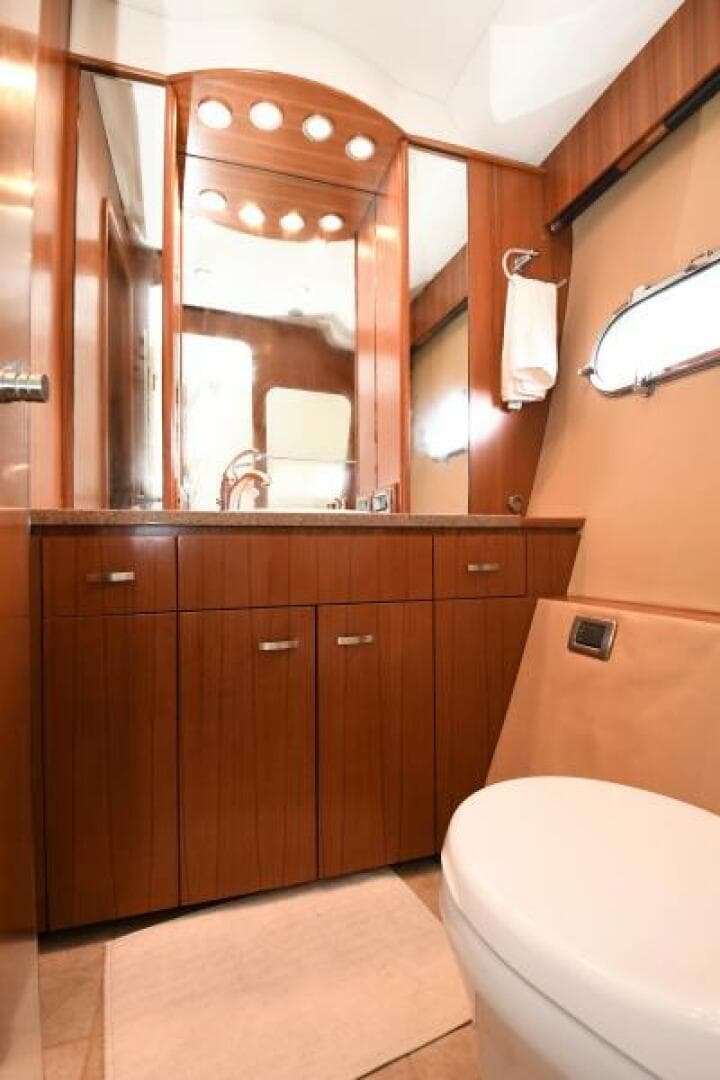 2008 Tiara Yachts 5800 Sovran — photo 20