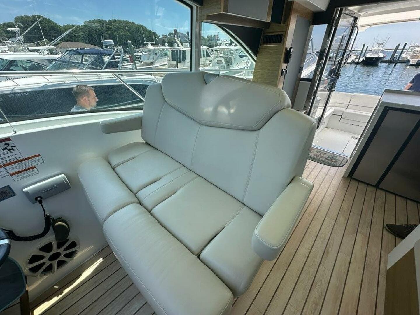 2015 Cruisers Yachts Cantius — photo 20