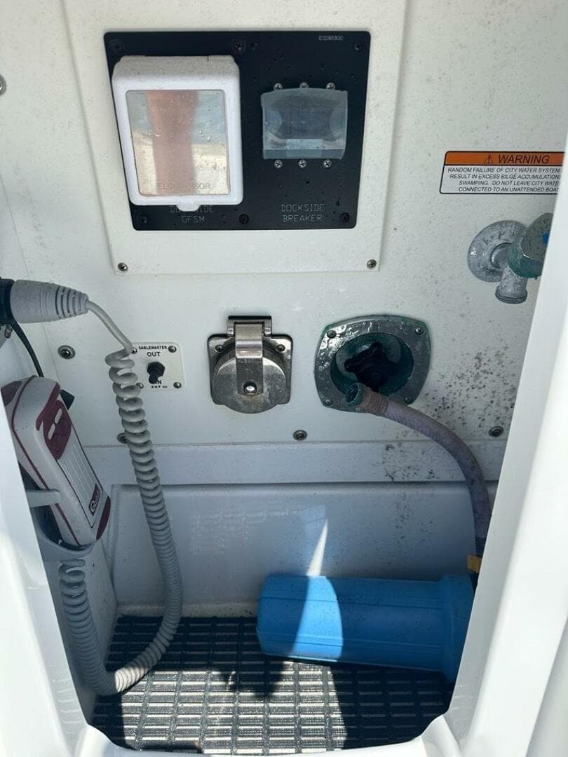 2015 Cruisers Yachts Cantius — photo 64