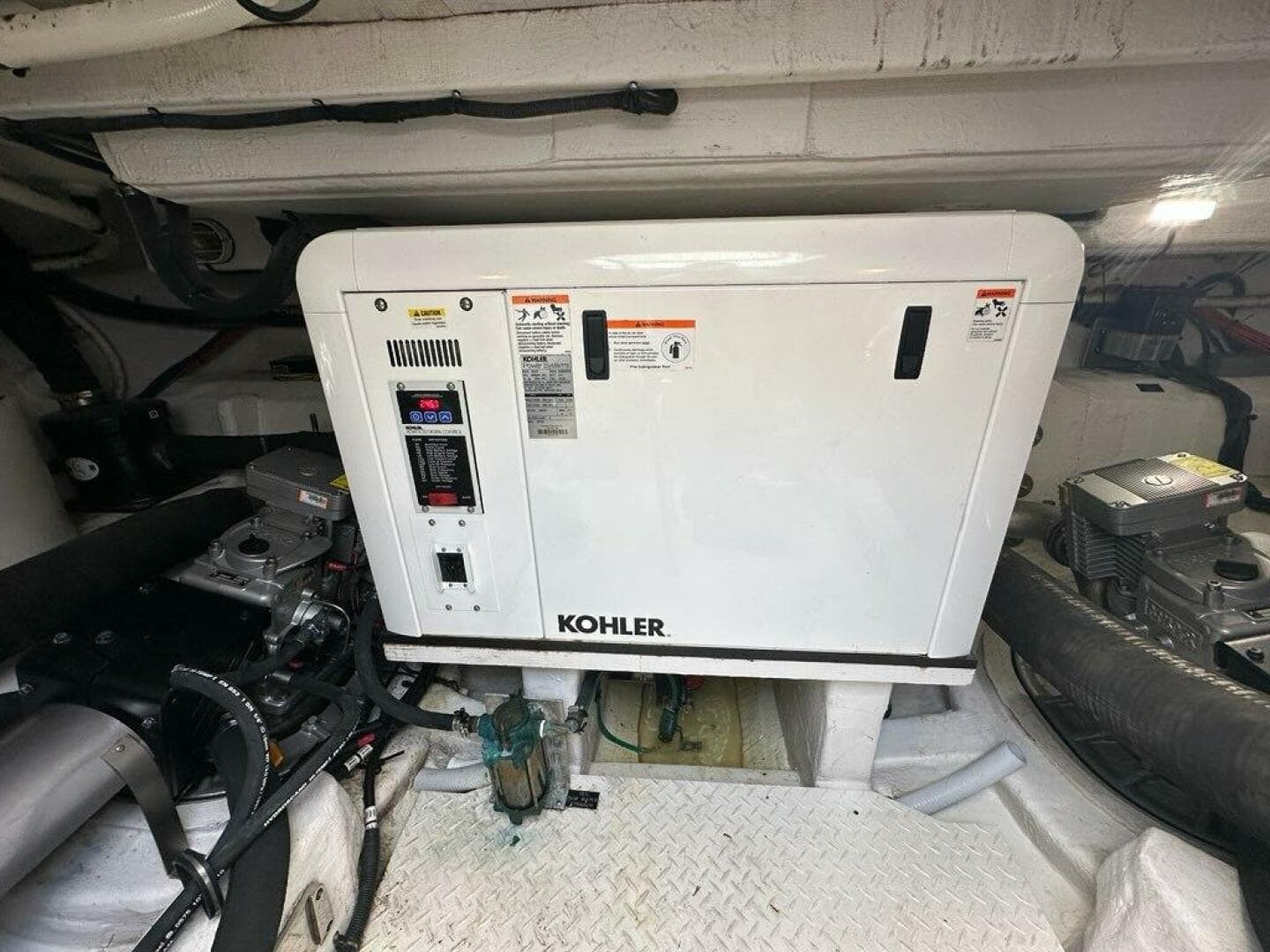 2015 Cruisers Yachts Cantius — photo 57