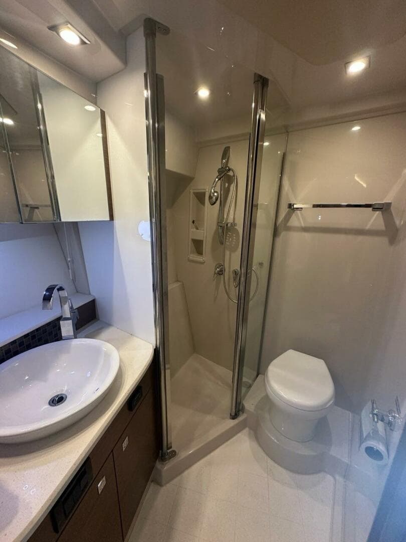 2015 Cruisers Yachts Cantius — photo 44