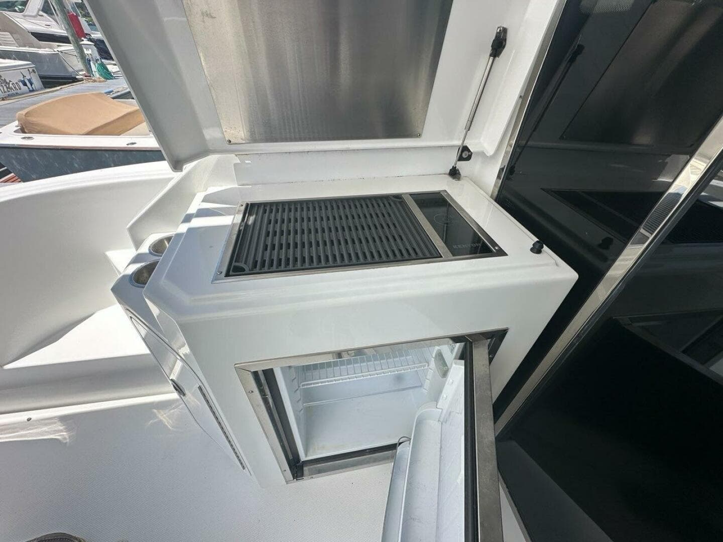 2015 Cruisers Yachts Cantius — photo 61