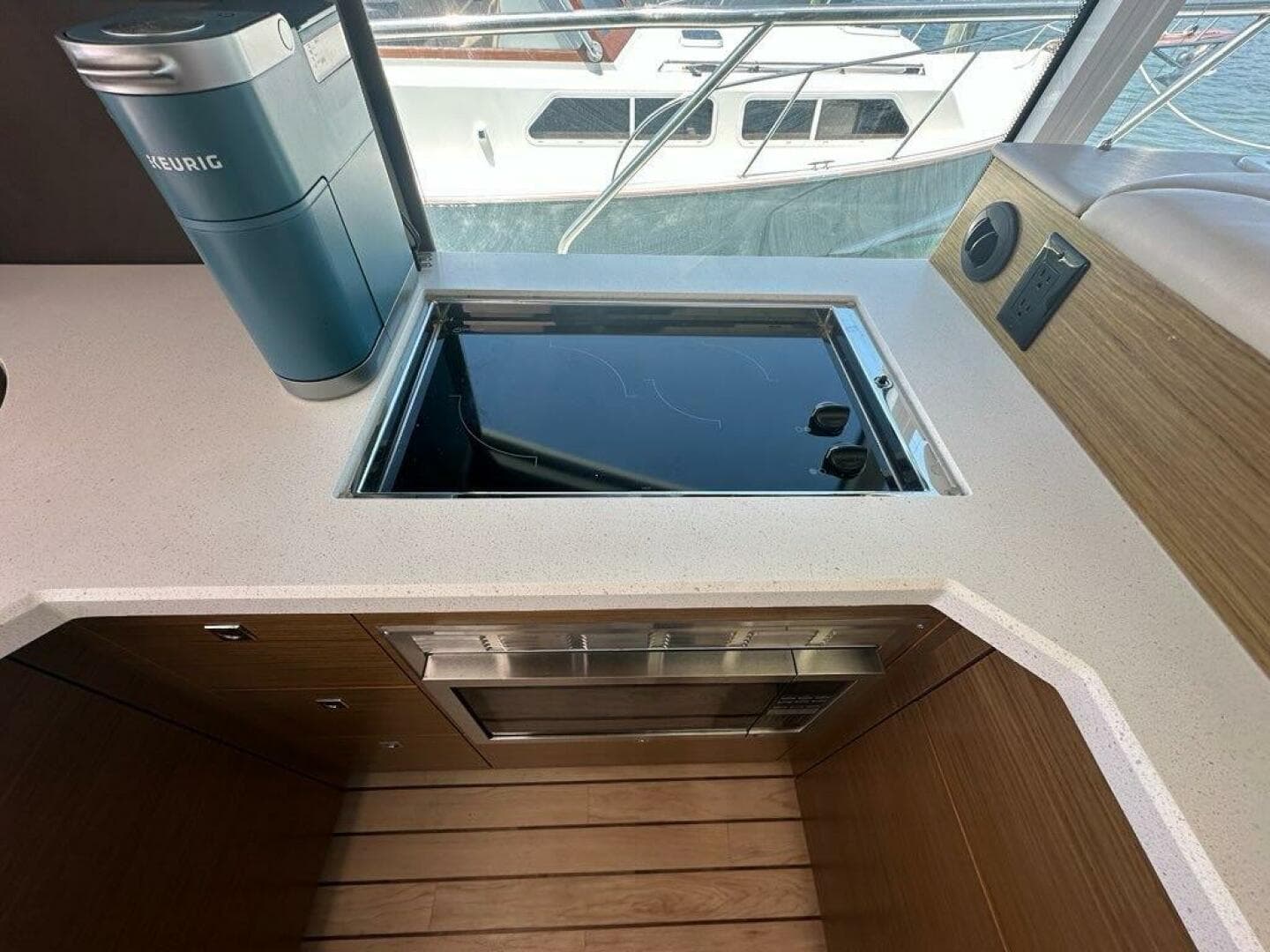 2015 Cruisers Yachts Cantius — photo 31