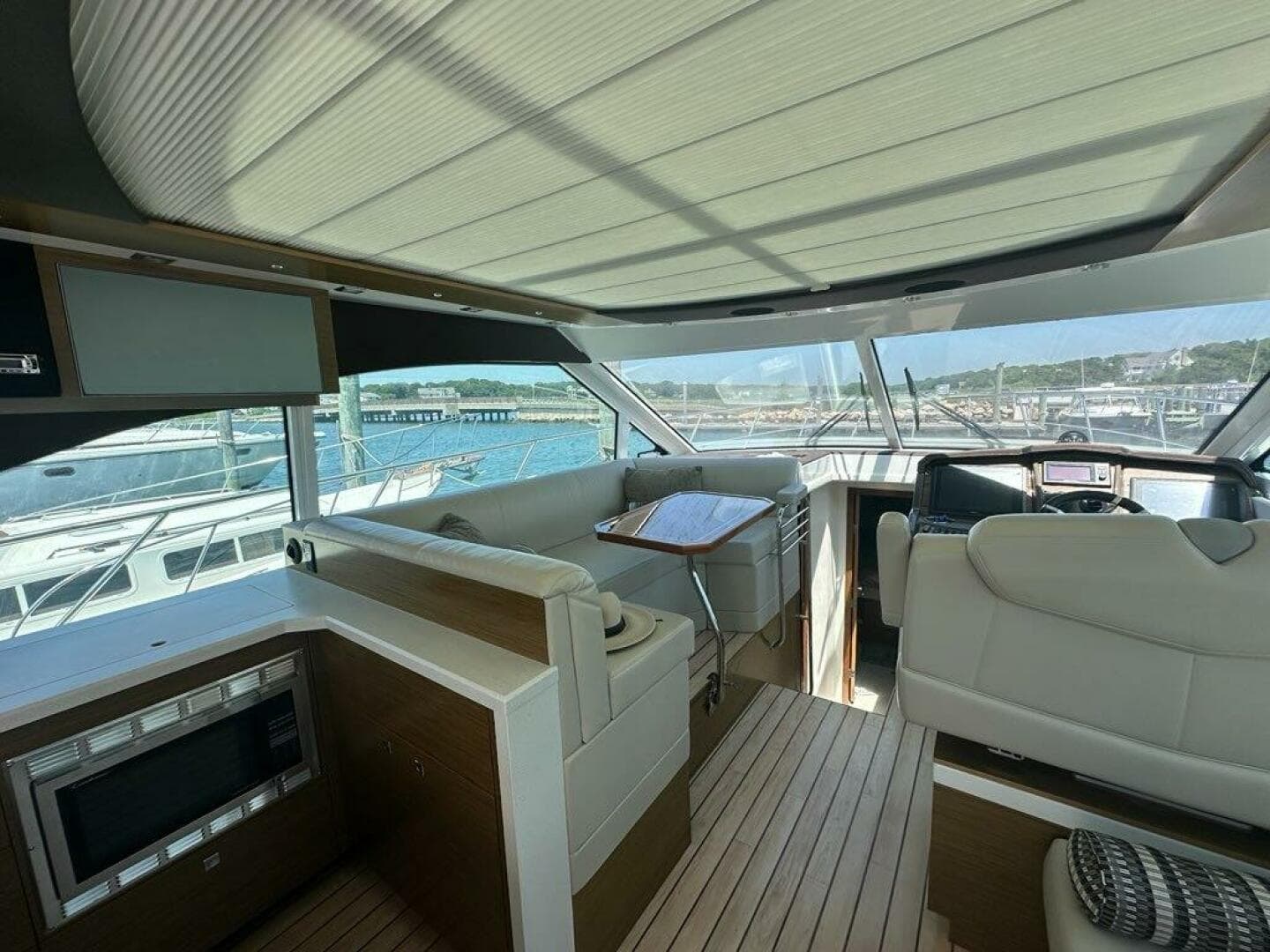 2015 Cruisers Yachts Cantius — photo 15