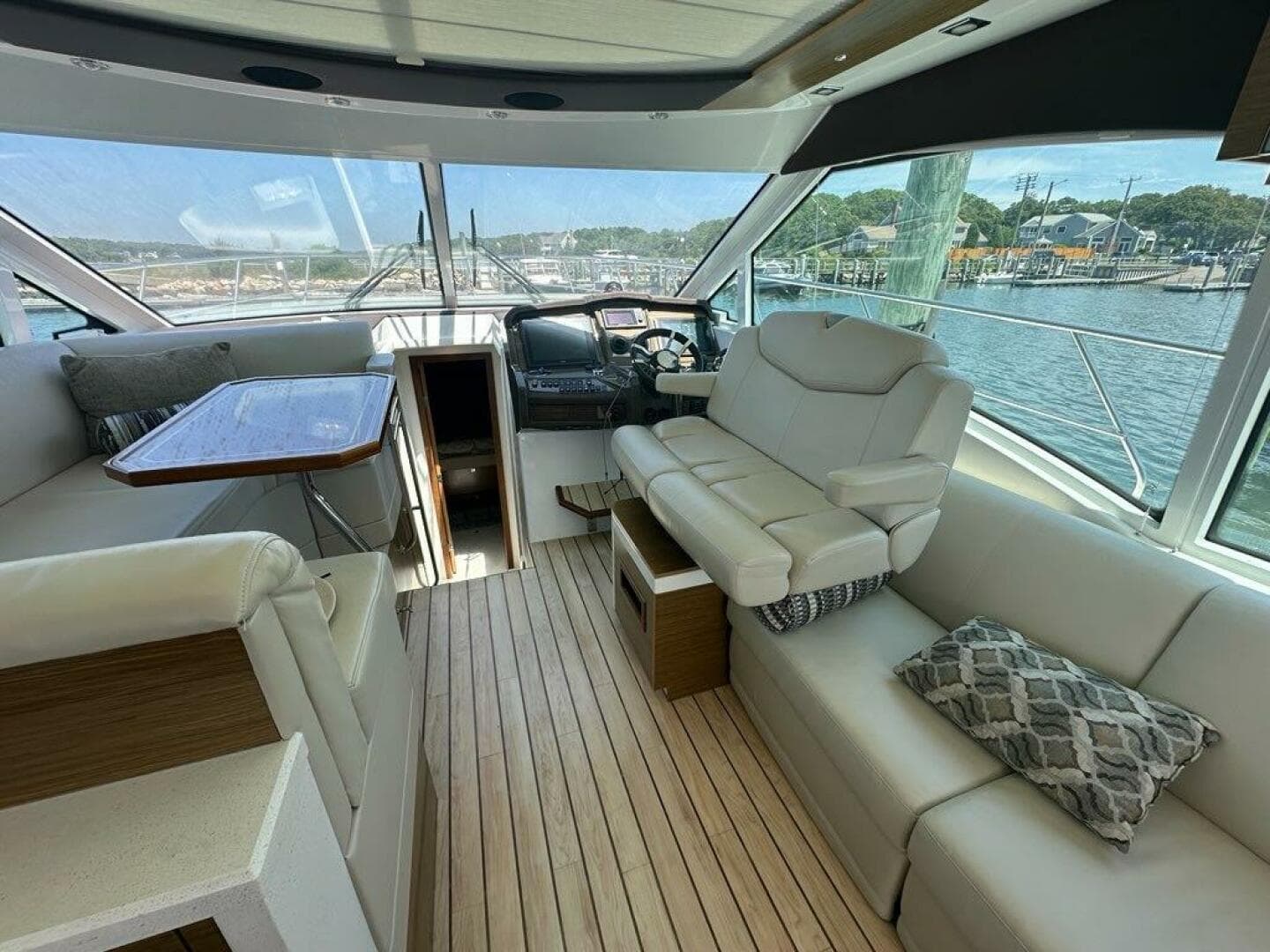 2015 Cruisers Yachts Cantius — photo 17