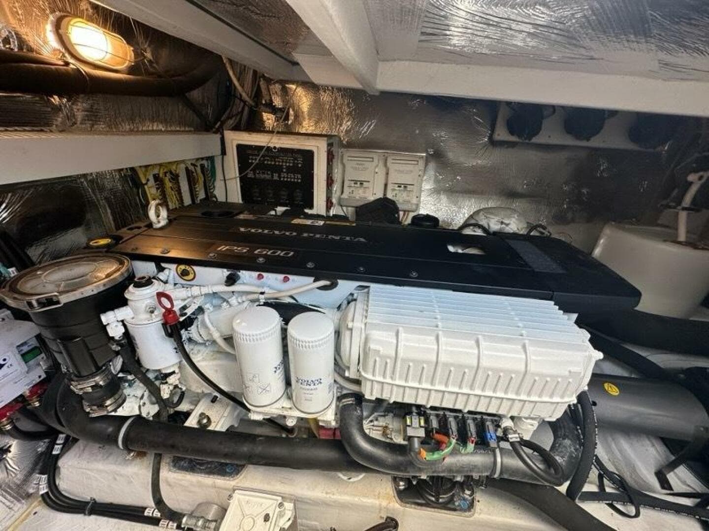 2015 Cruisers Yachts Cantius — photo 54