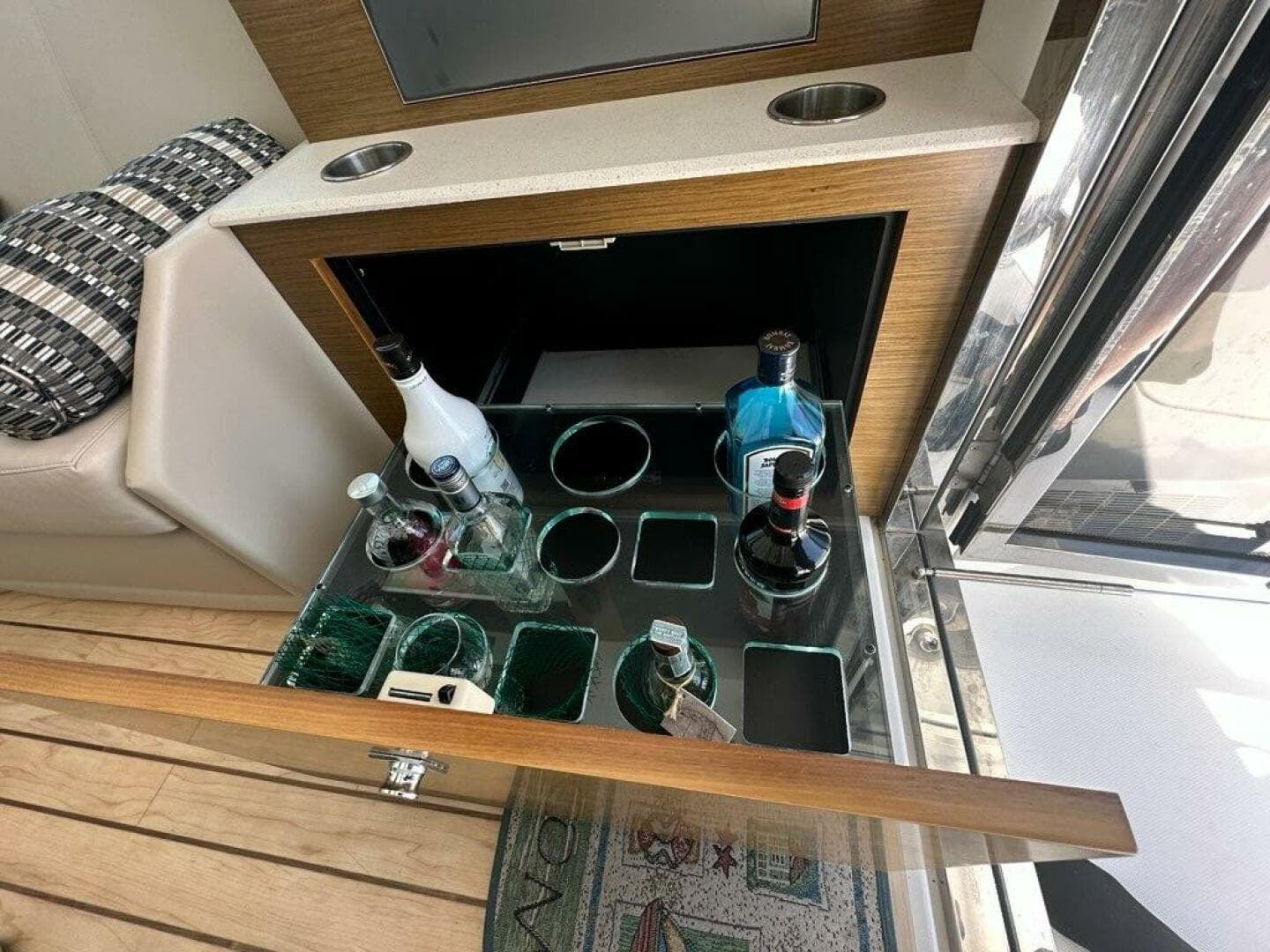 2015 Cruisers Yachts Cantius — photo 36