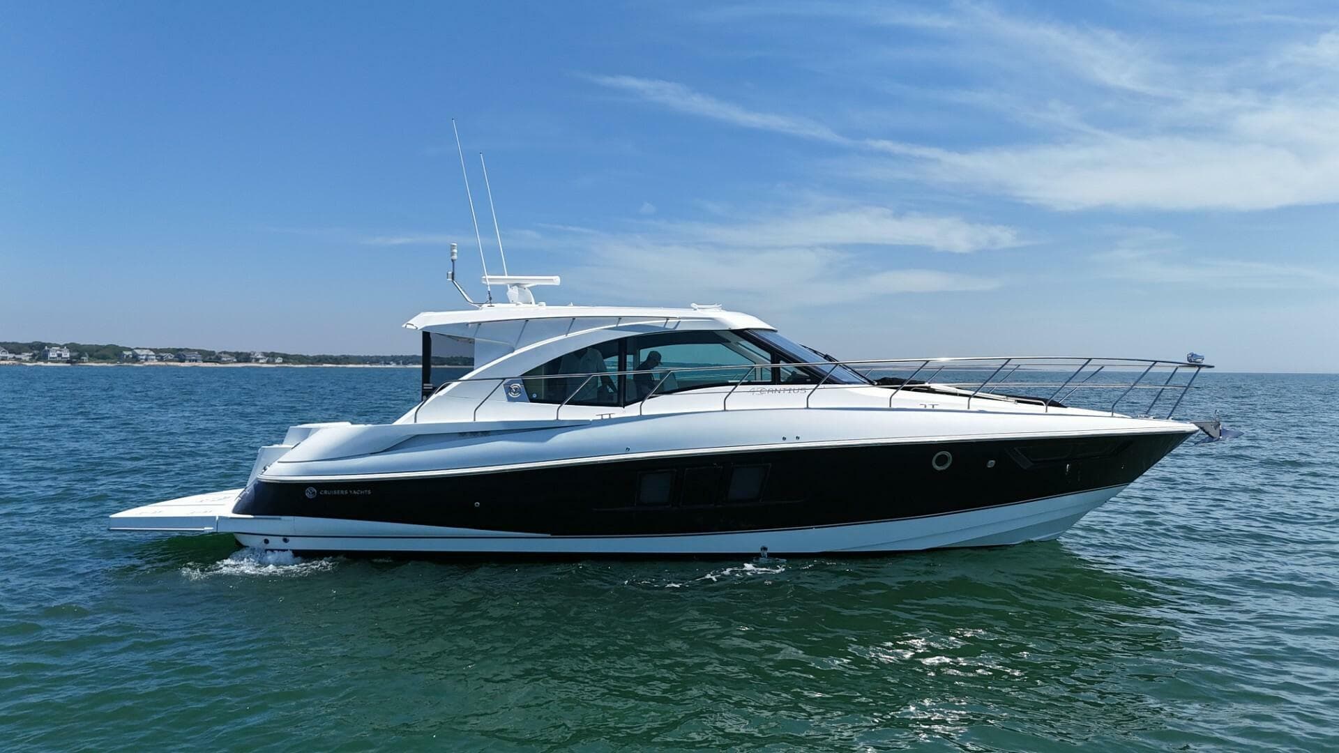 2015 Cruisers Yachts Cantius — photo 3