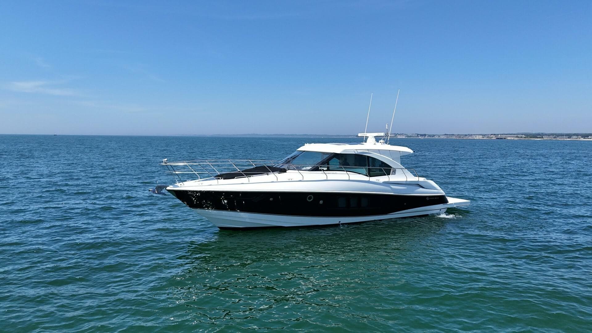 2015 Cruisers Yachts Cantius — photo 1