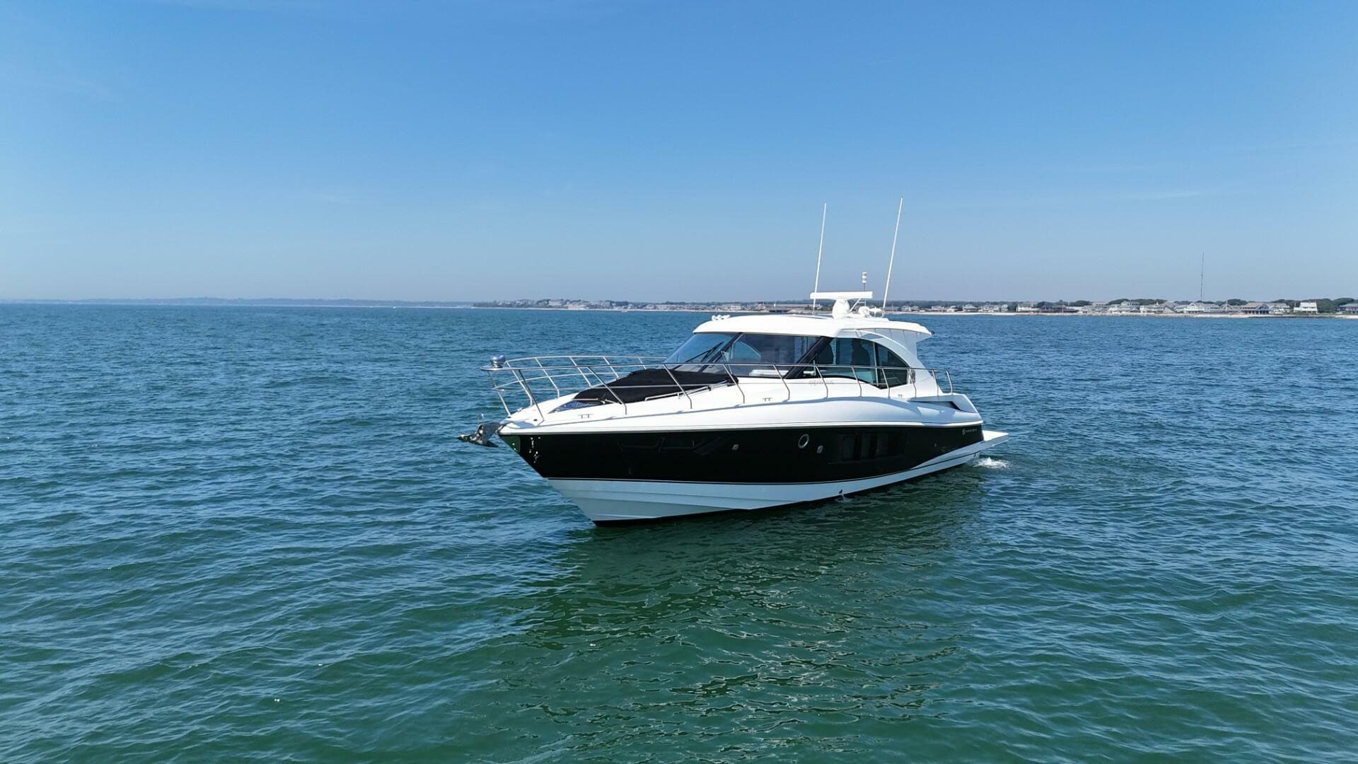 2015 Cruisers Yachts Cantius — photo 4
