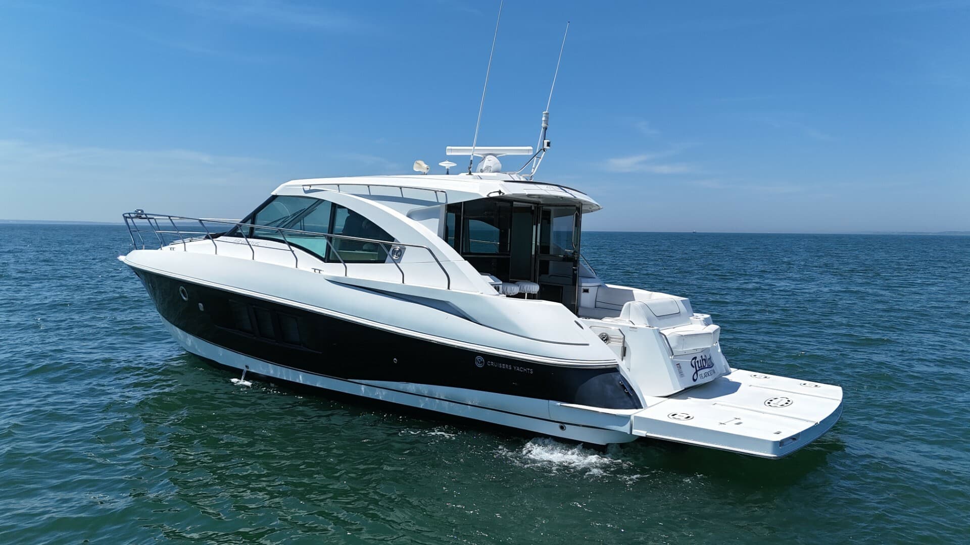 2015 Cruisers Yachts Cantius — photo 2