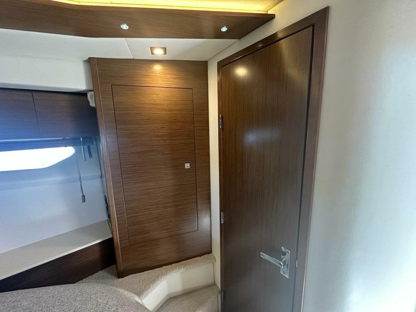 2015 Cruisers Yachts Cantius — photo 41