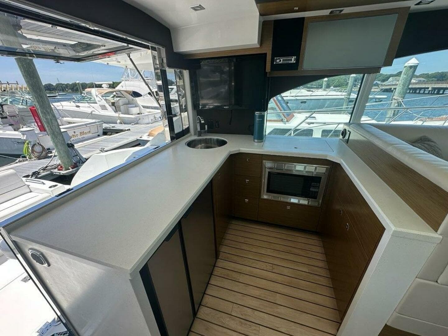 2015 Cruisers Yachts Cantius — photo 27