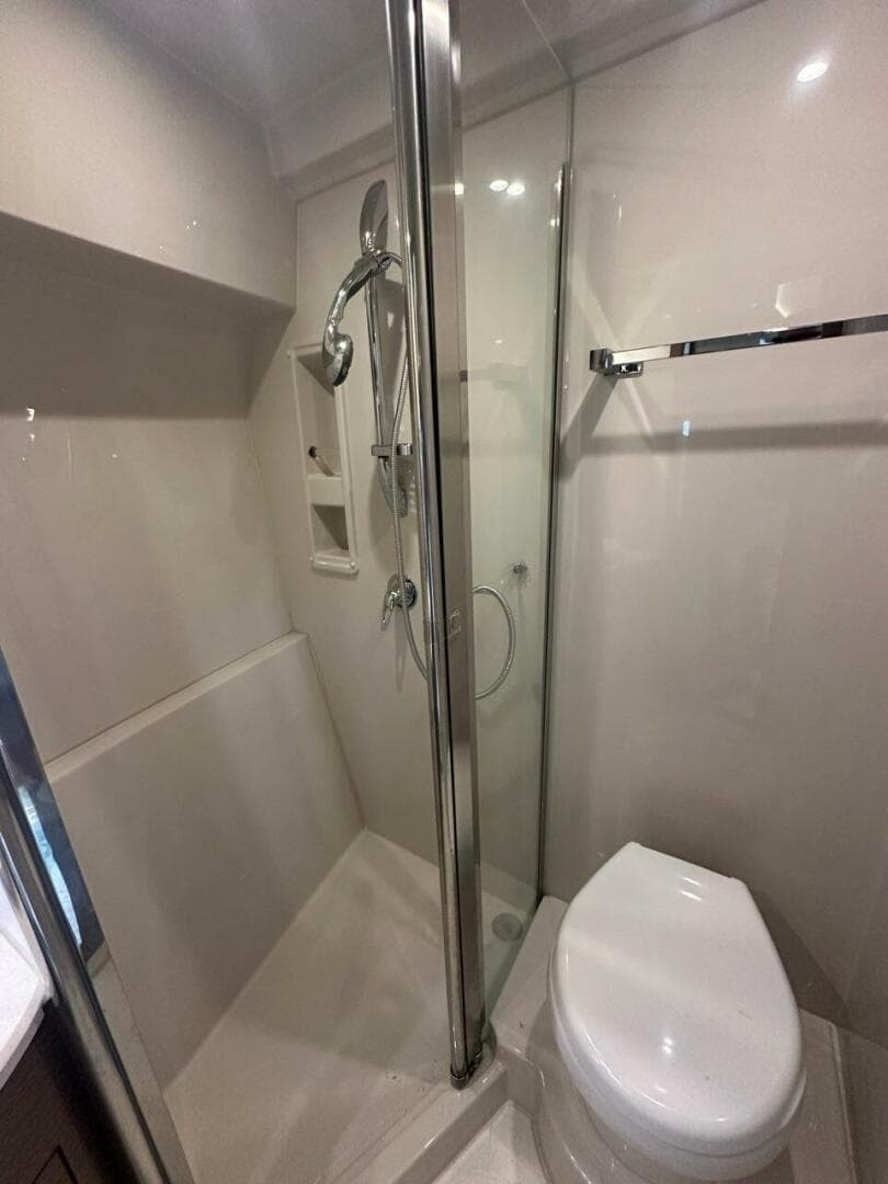 2015 Cruisers Yachts Cantius — photo 46