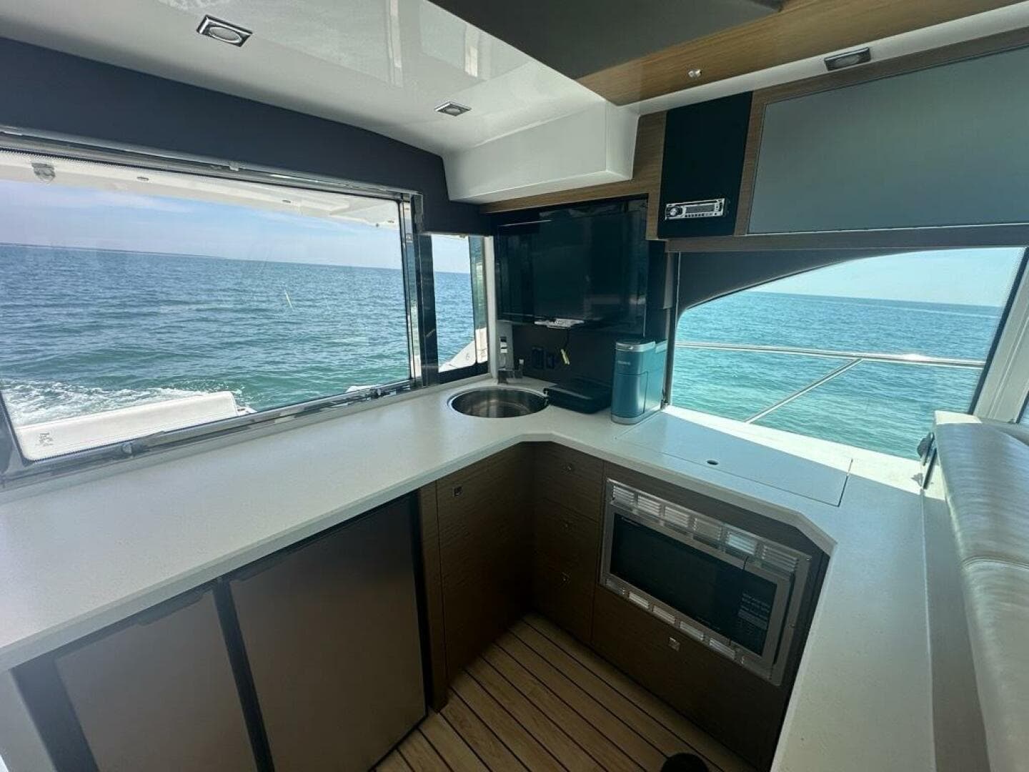 2015 Cruisers Yachts Cantius — photo 28