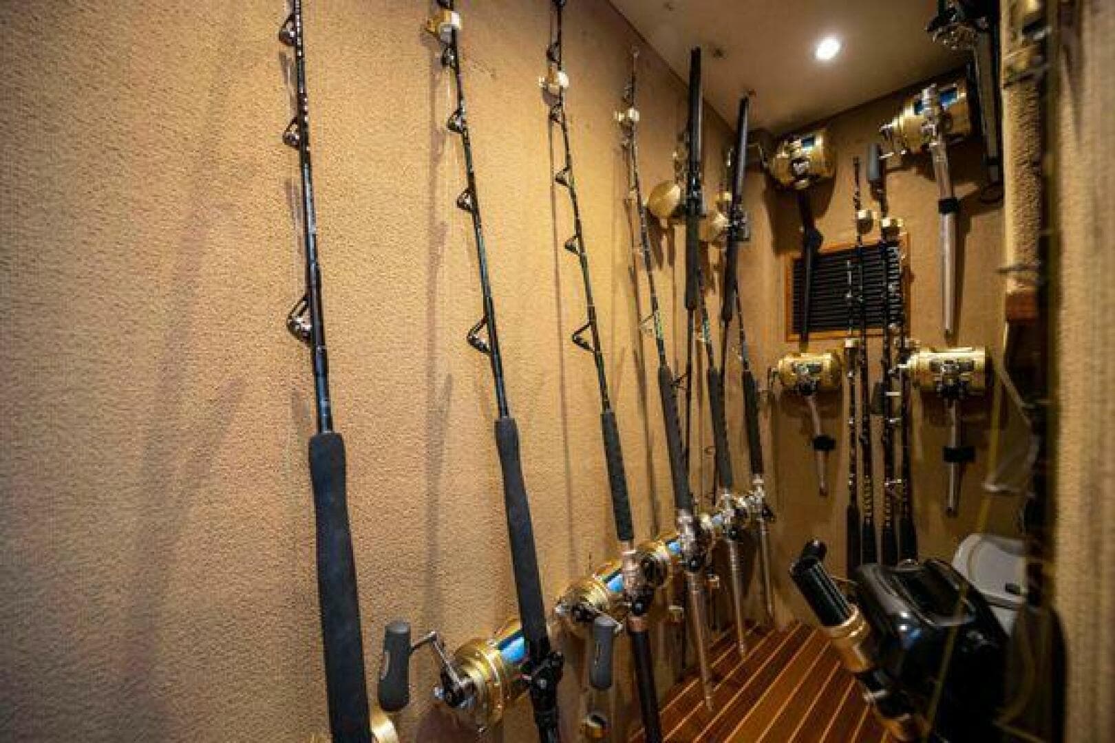 2014 Release 46 Custom Express Carolina — photo 11