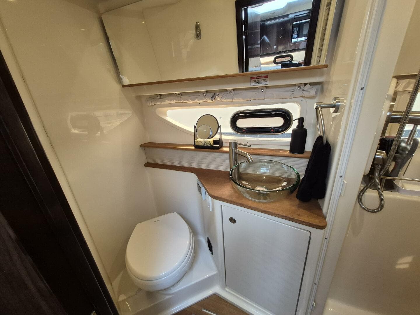 2019 Sea Ray Sundancer 350 Coupe — photo 14