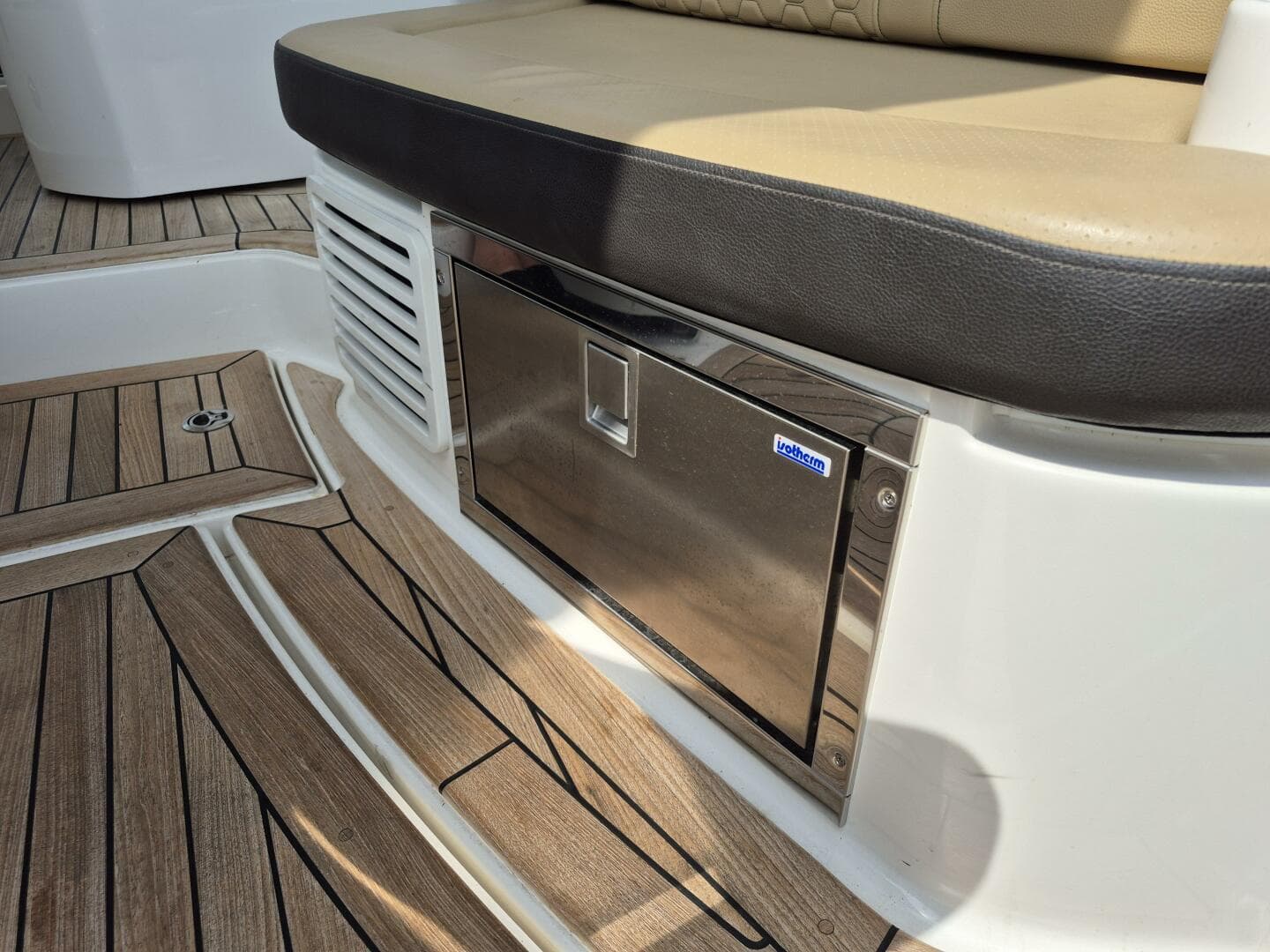 2019 Sea Ray Sundancer 350 Coupe — photo 19