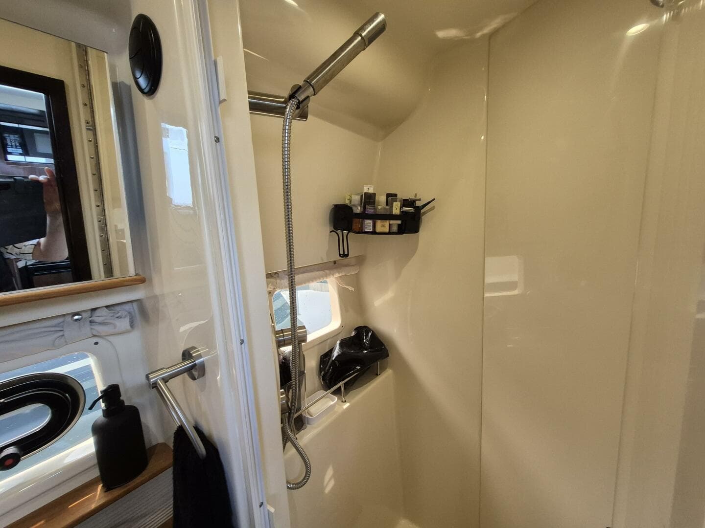 2019 Sea Ray Sundancer 350 Coupe — photo 15