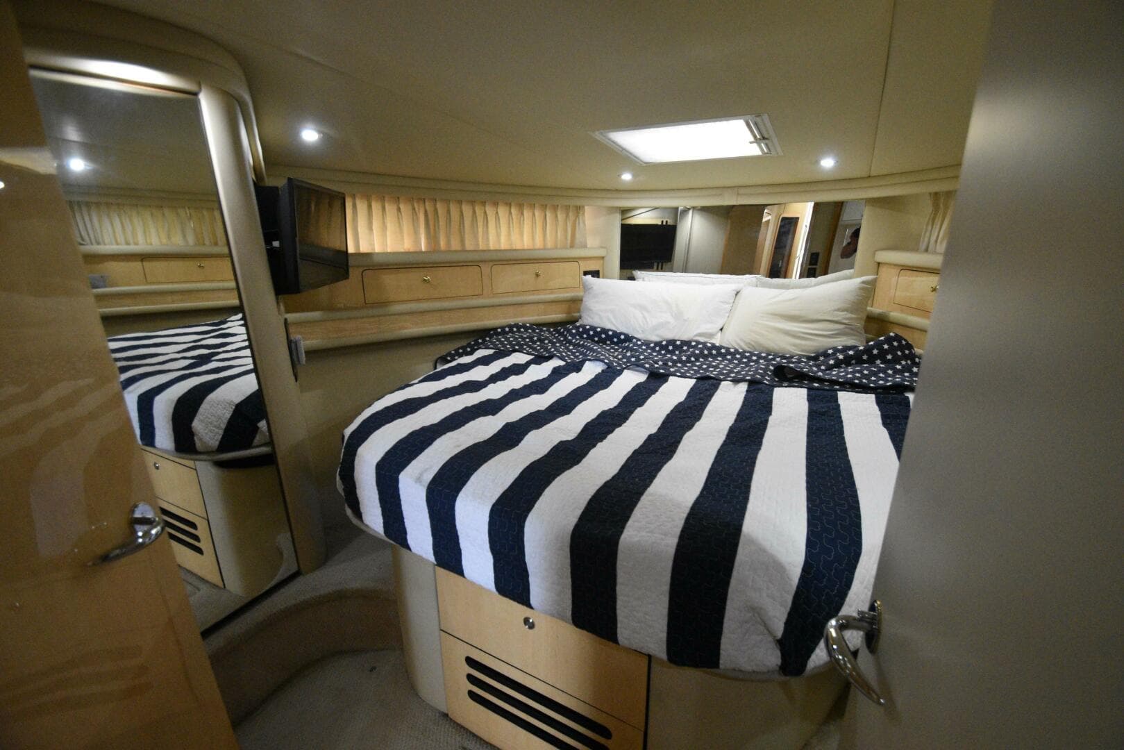 2000 Sea Ray 480 Sedan Bridge — photo 52