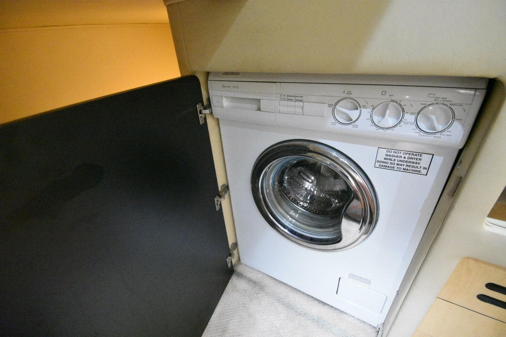 2000 Sea Ray 480 Sedan Bridge — photo 44