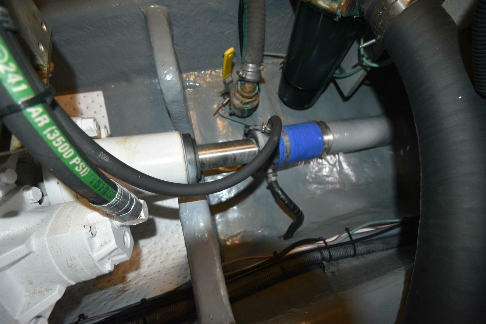 2000 Sea Ray 480 Sedan Bridge — photo 56