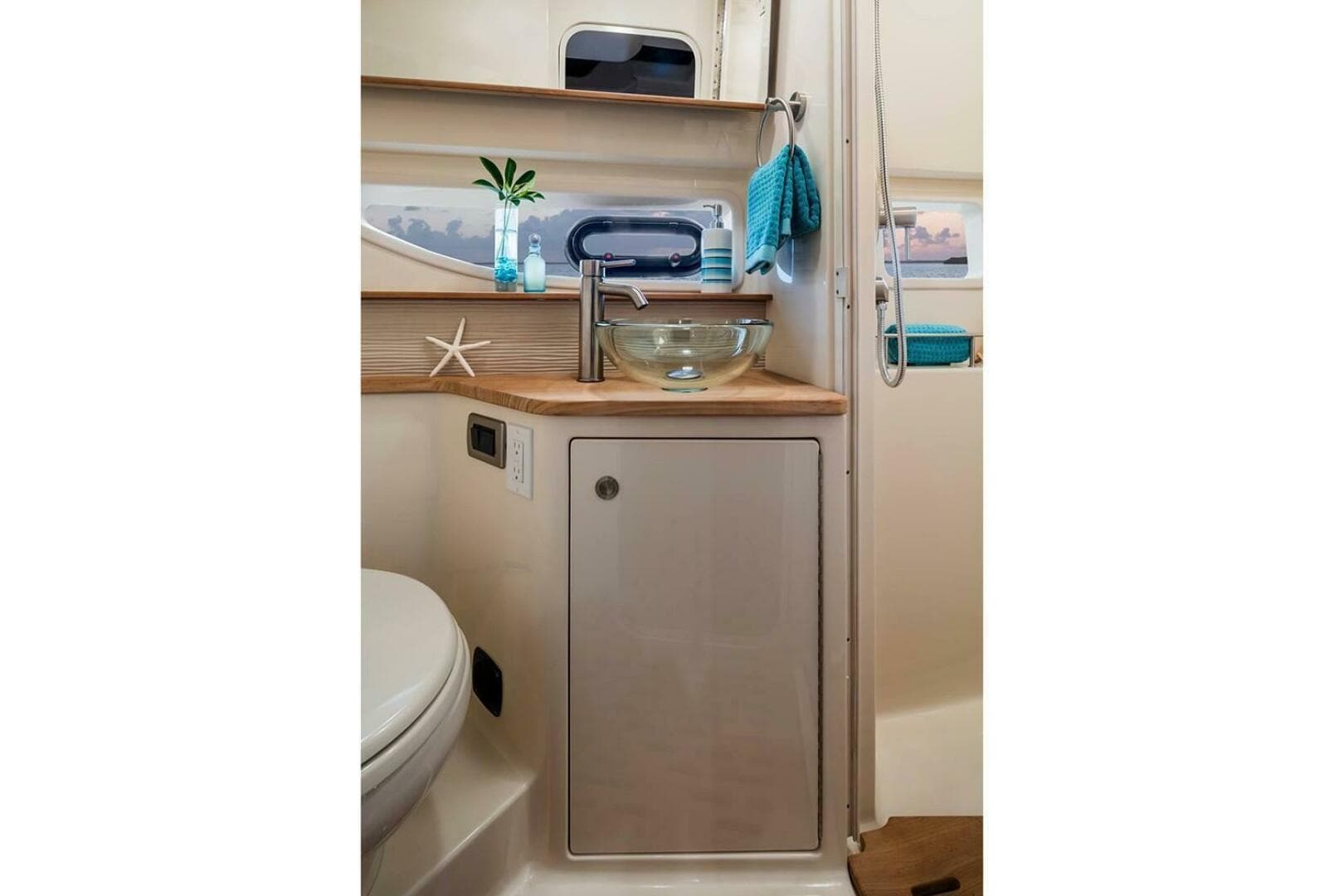 2019 Sea Ray 350 Sundancer — photo 35