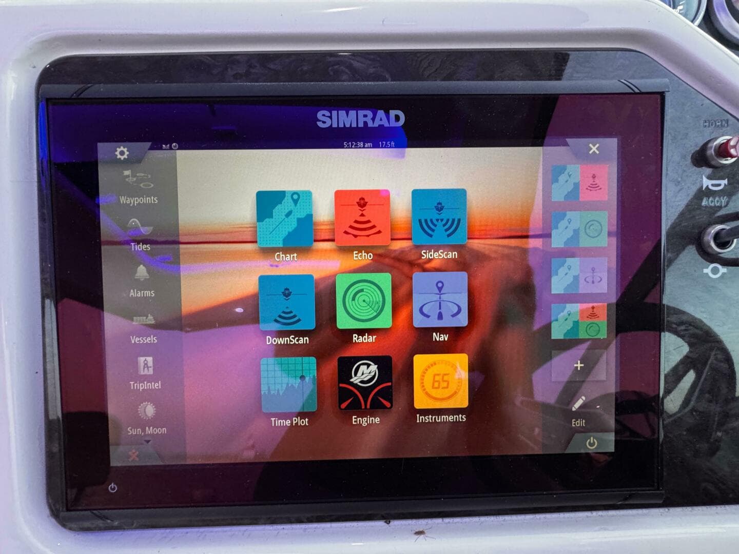 2019 Sea Ray 350 Sundancer — photo 18