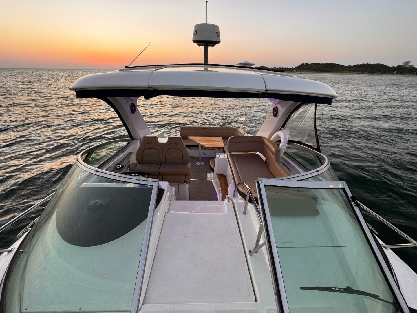 2019 Sea Ray 350 Sundancer — photo 4