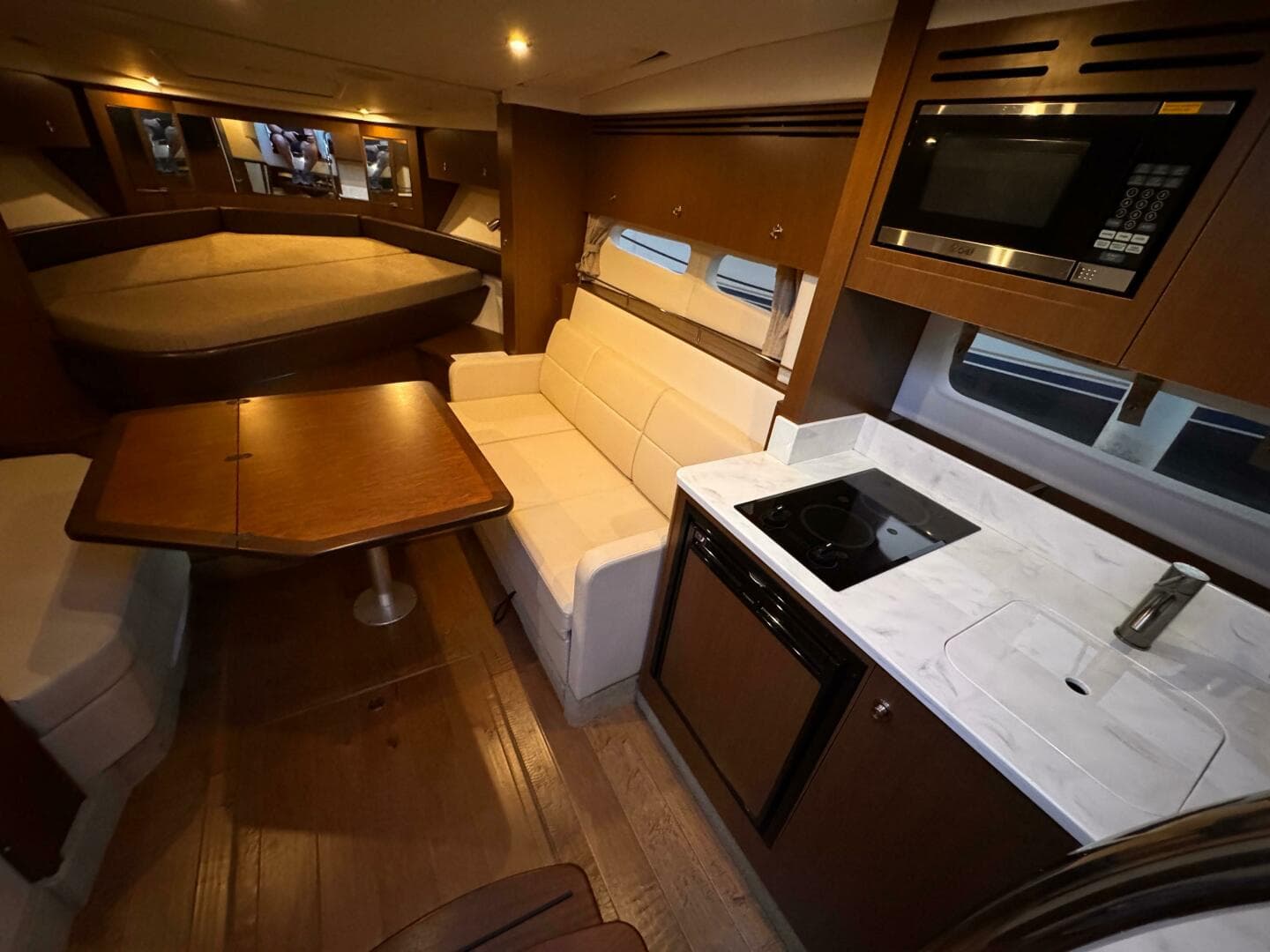 2019 Sea Ray 350 Sundancer — photo 19