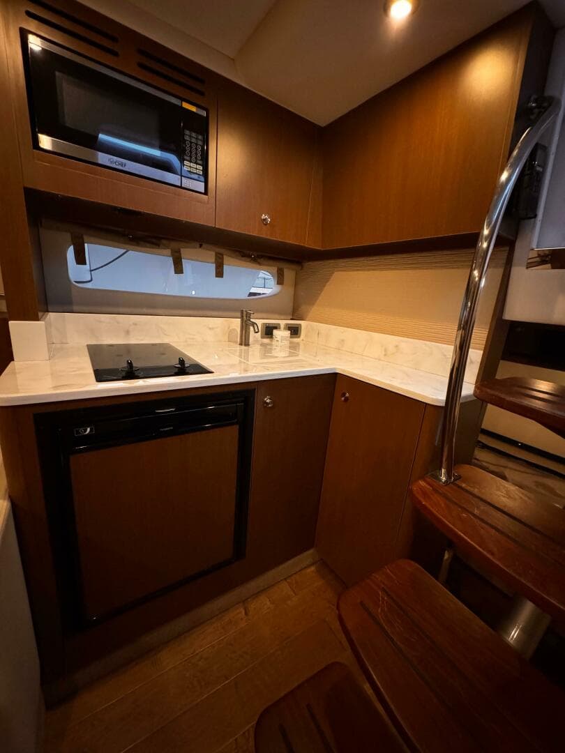2019 Sea Ray 350 Sundancer — photo 25