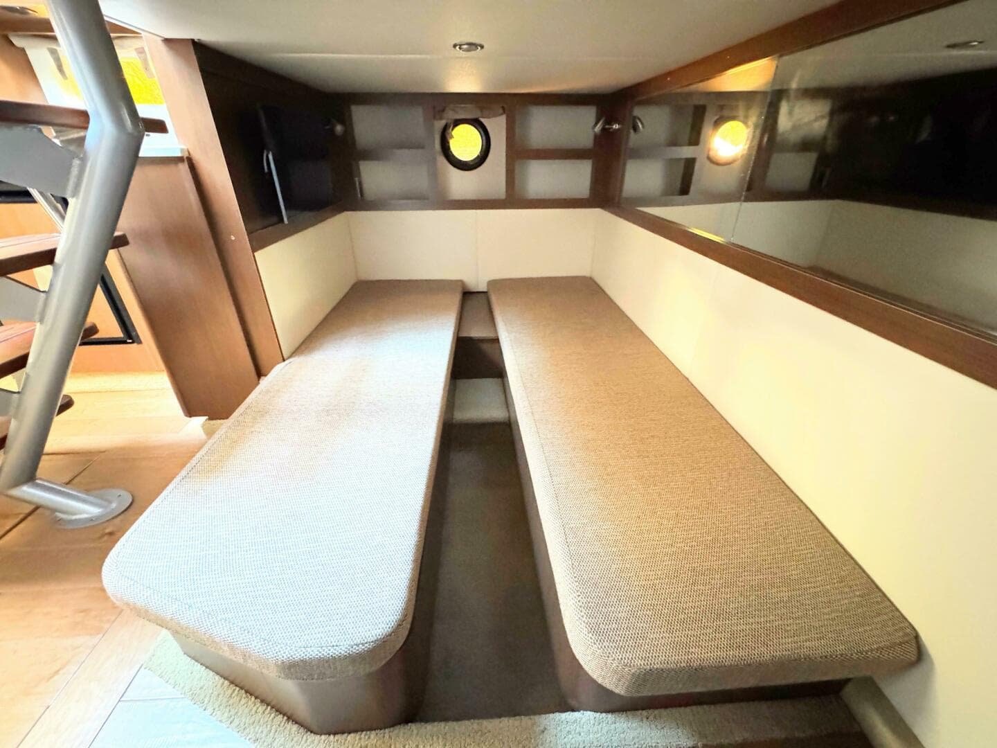 2019 Sea Ray 350 Sundancer — photo 22
