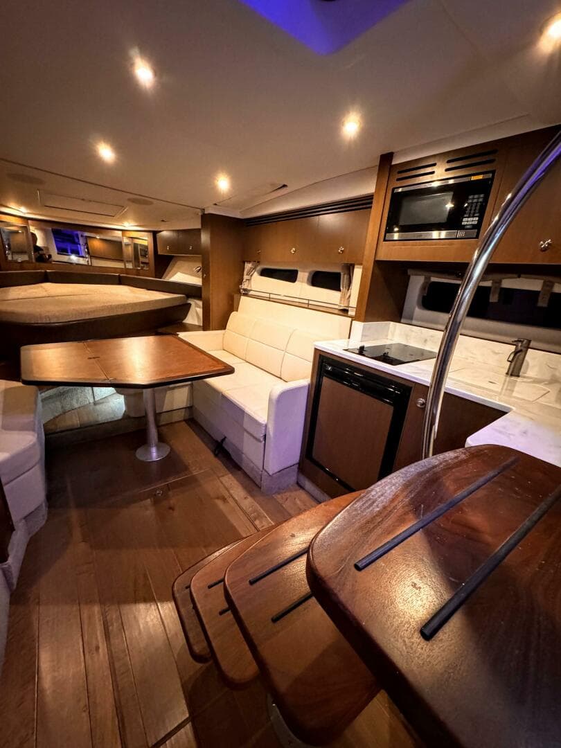 2019 Sea Ray 350 Sundancer — photo 24