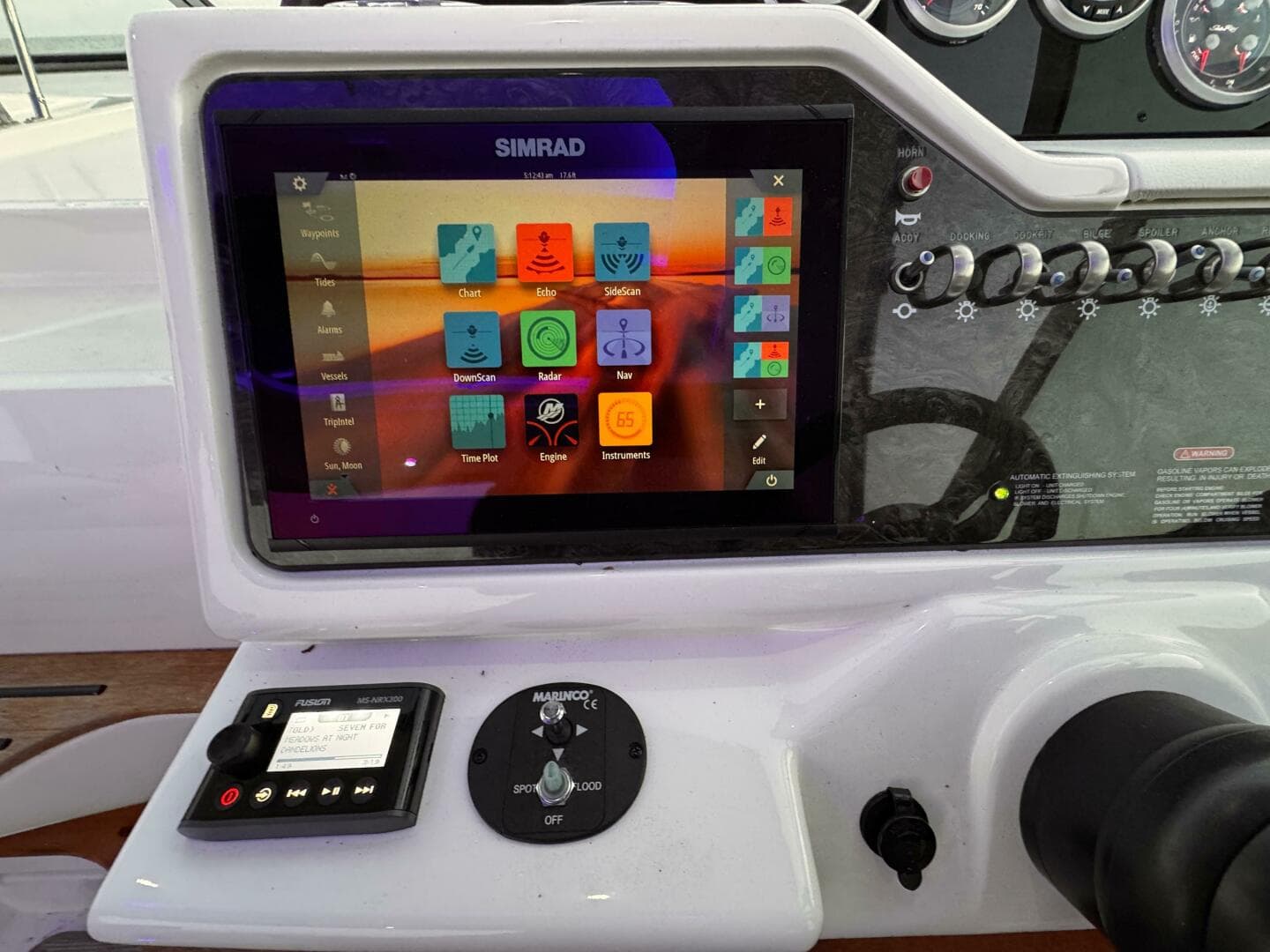 2019 Sea Ray 350 Sundancer — photo 17