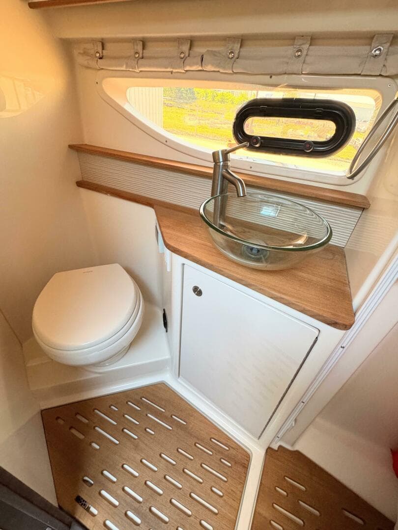 2019 Sea Ray 350 Sundancer — photo 27