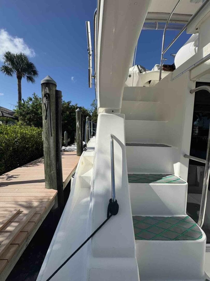 2005 Silverton 34C — photo 12