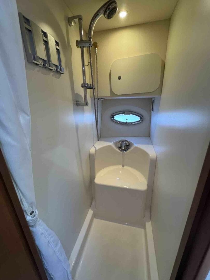 2005 Silverton 34C — photo 42