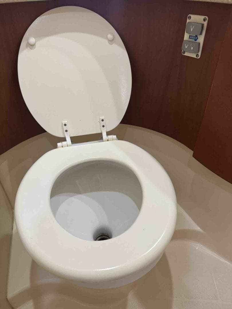 2005 Silverton 34C — photo 41