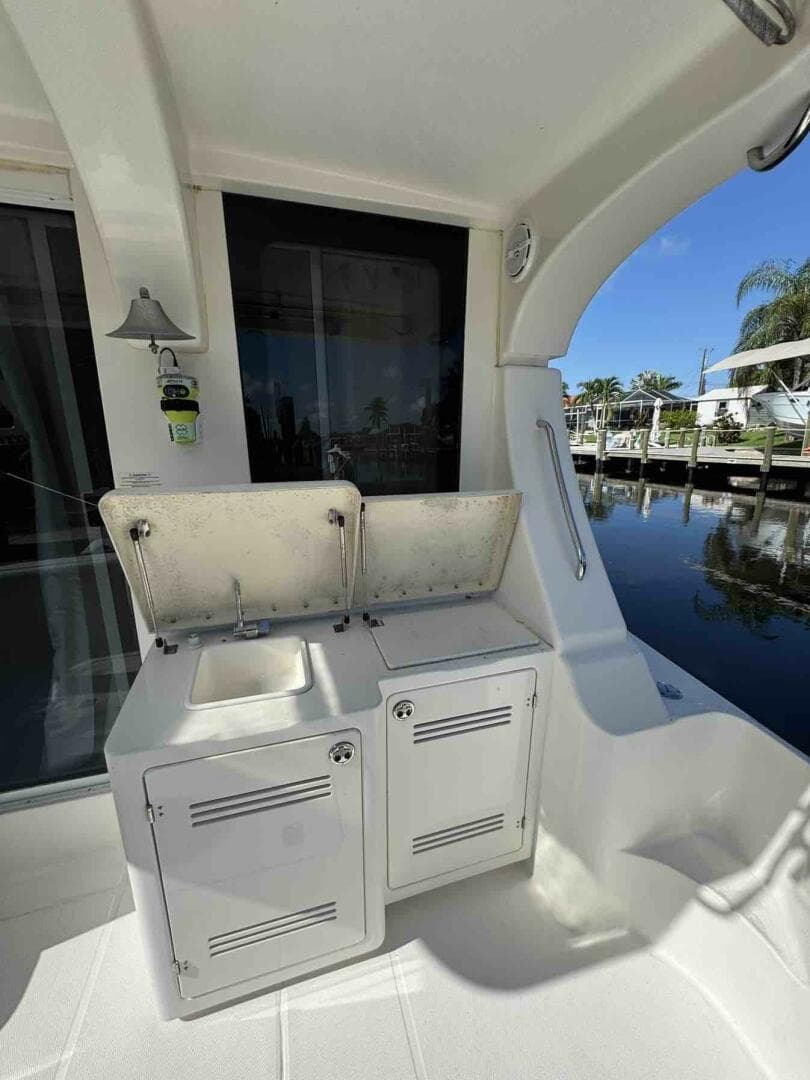 2005 Silverton 34C — photo 9