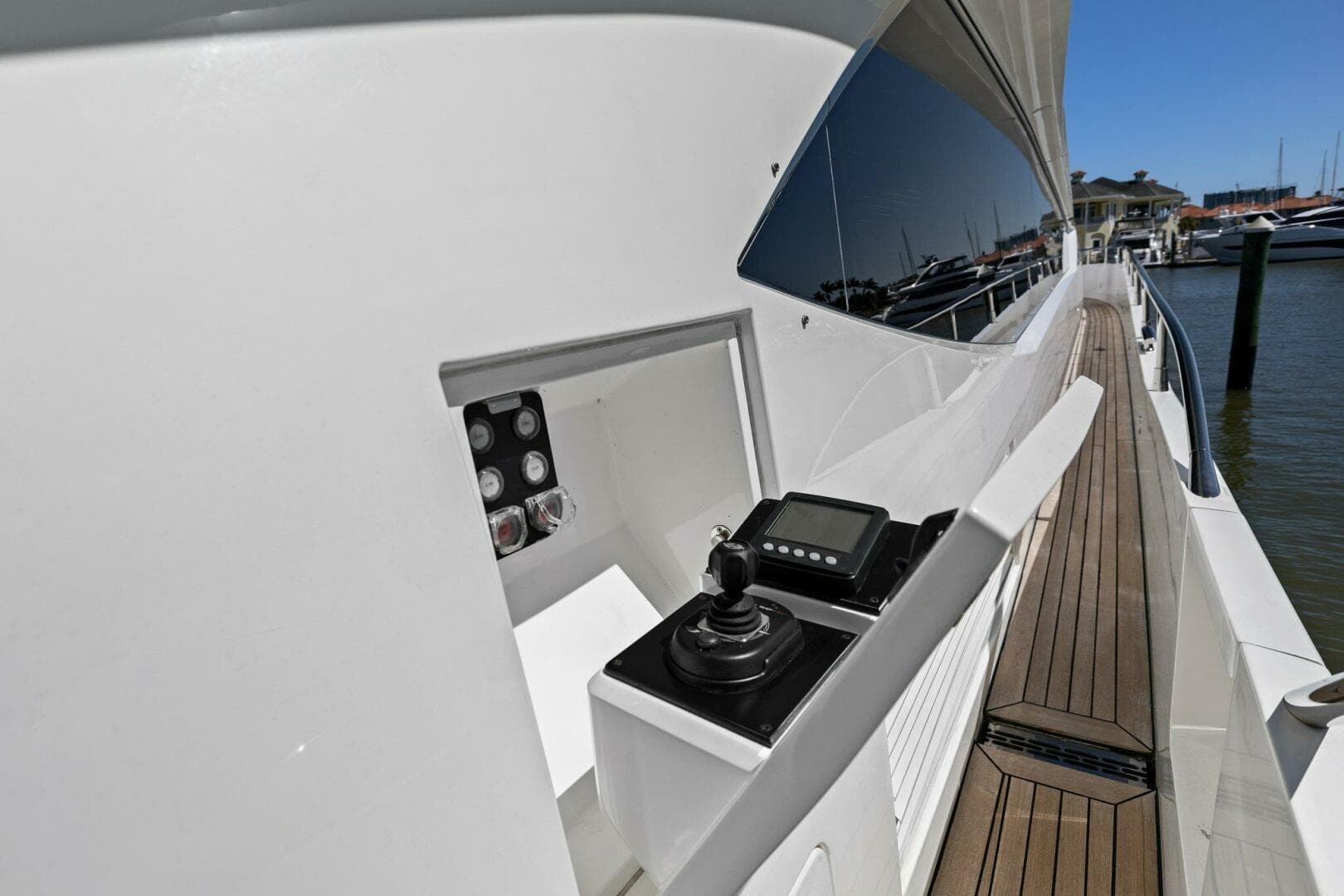 2013 Sunseeker 73 Manhattan — photo 34