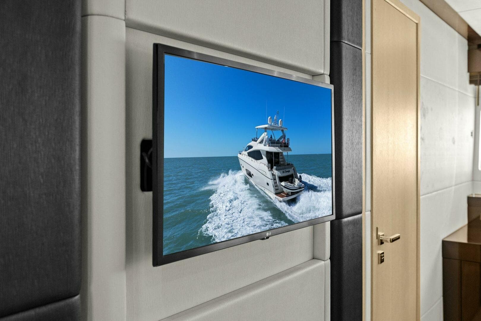 2013 Sunseeker 73 Manhattan — photo 82