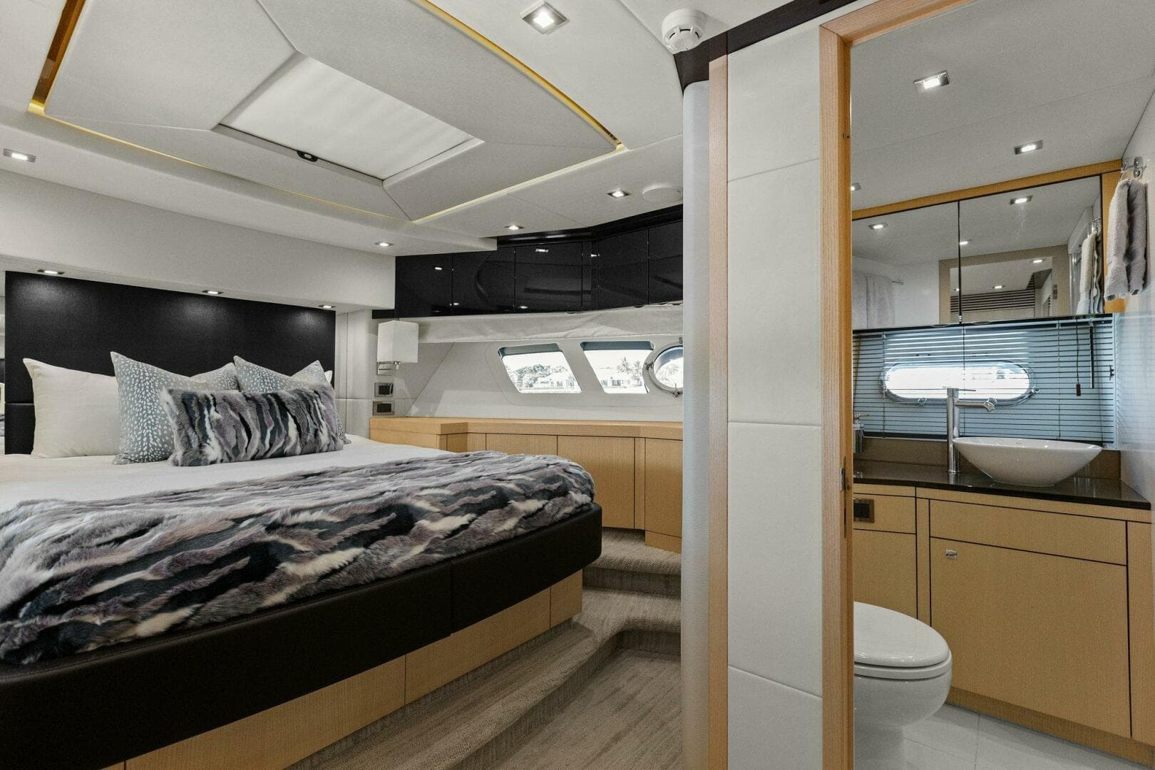2013 Sunseeker 73 Manhattan — photo 113