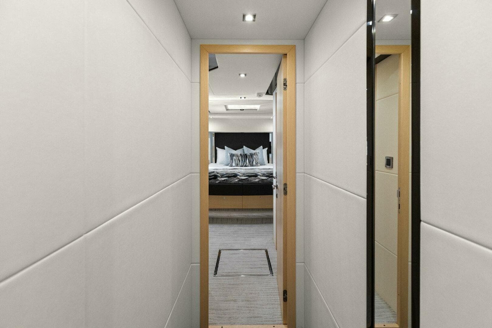 2013 Sunseeker 73 Manhattan — photo 106